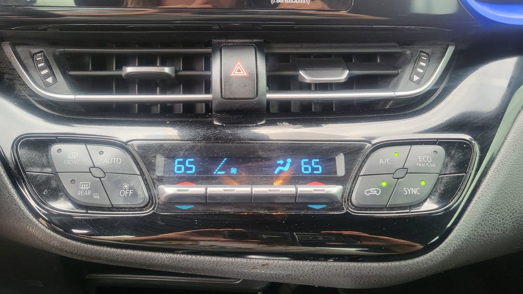 Used 2020 Toyota C-HR XLE FWD image 31