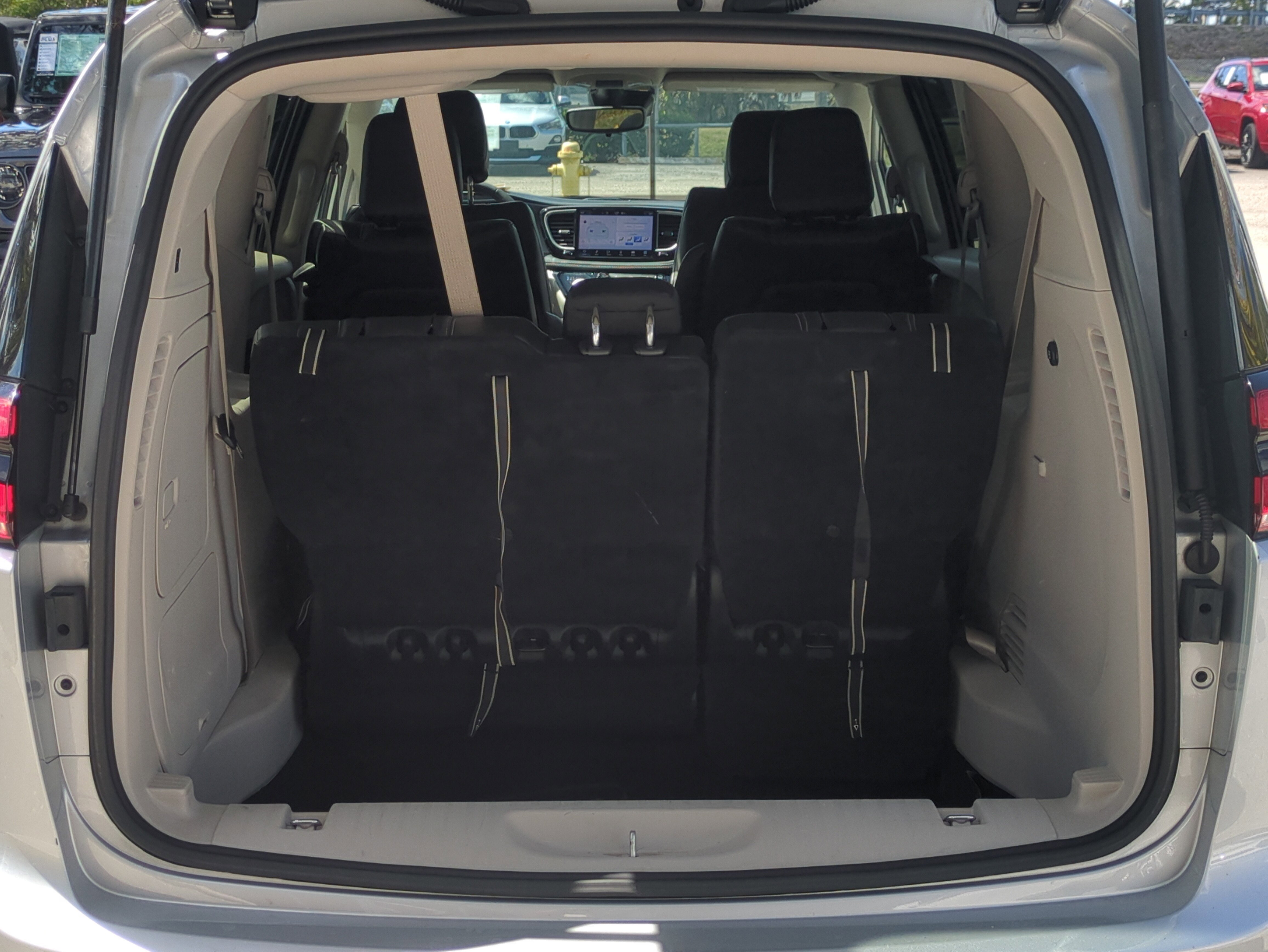 Certified 2023 Chrysler Pacifica Touring-L image 13