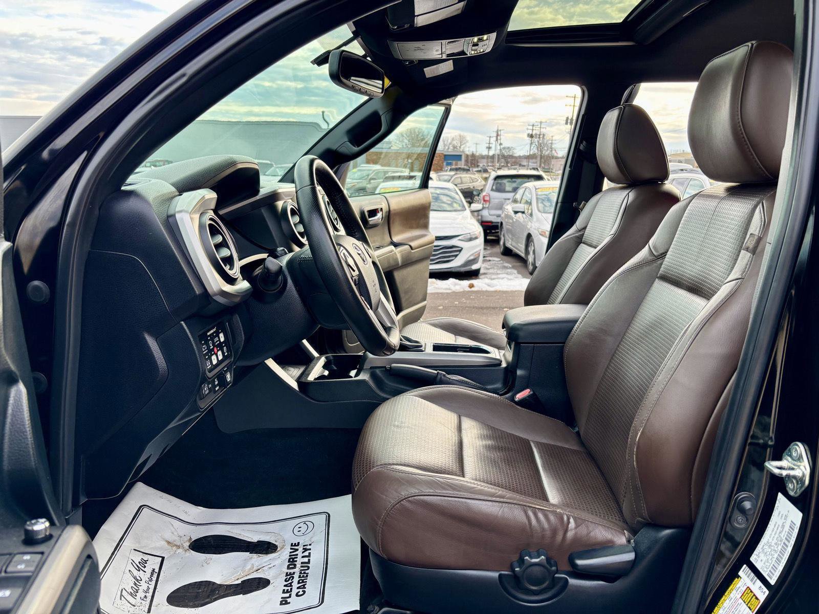 Used 2017 Toyota Tacoma Limited w/ Tow Package image 2