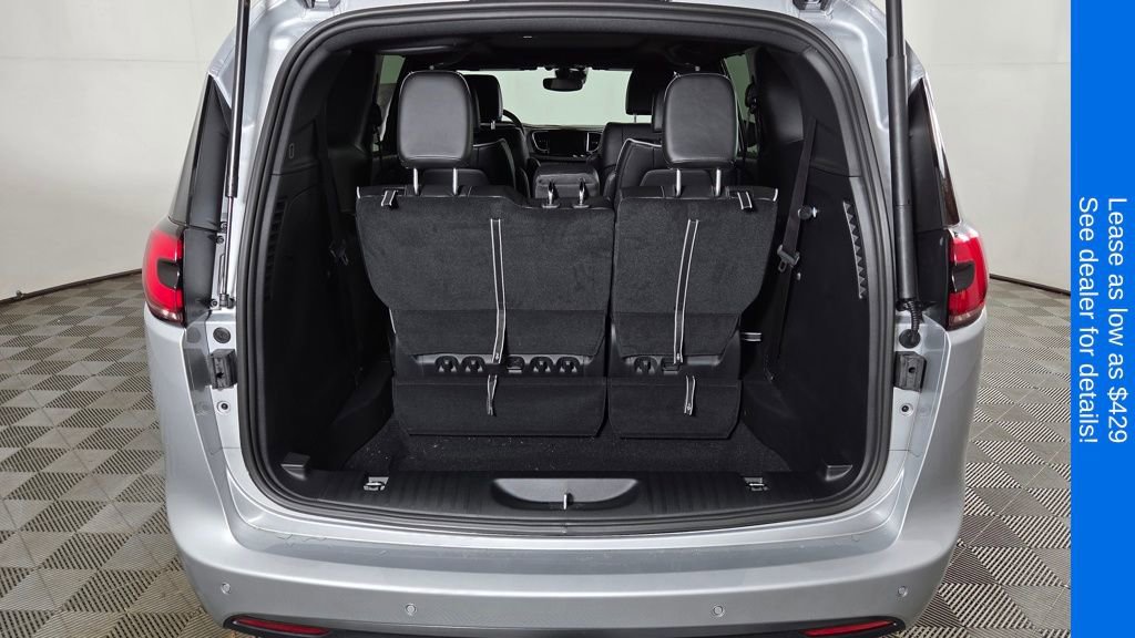 New 2026 Chrysler Pacifica Limited FWD image 9
