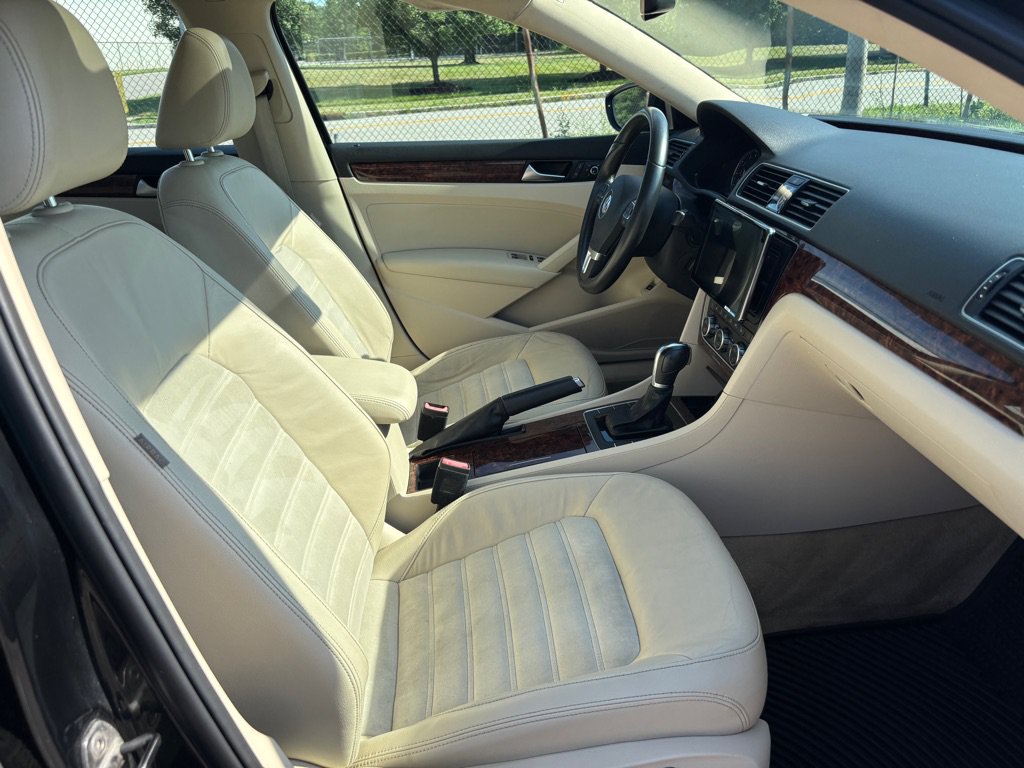 Used 2012 Volkswagen Passat 2.5 SEL FWD image 10