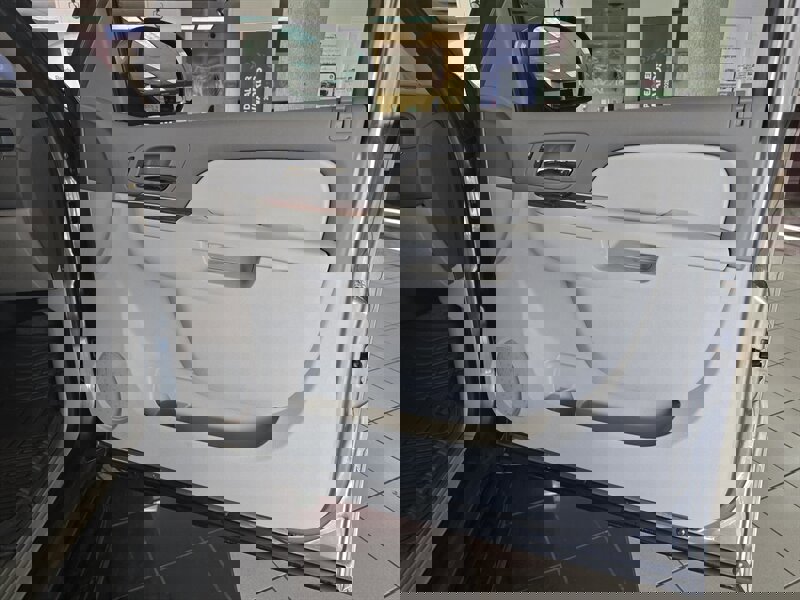 Used 2012 GMC Yukon XL SLT RWD image 16