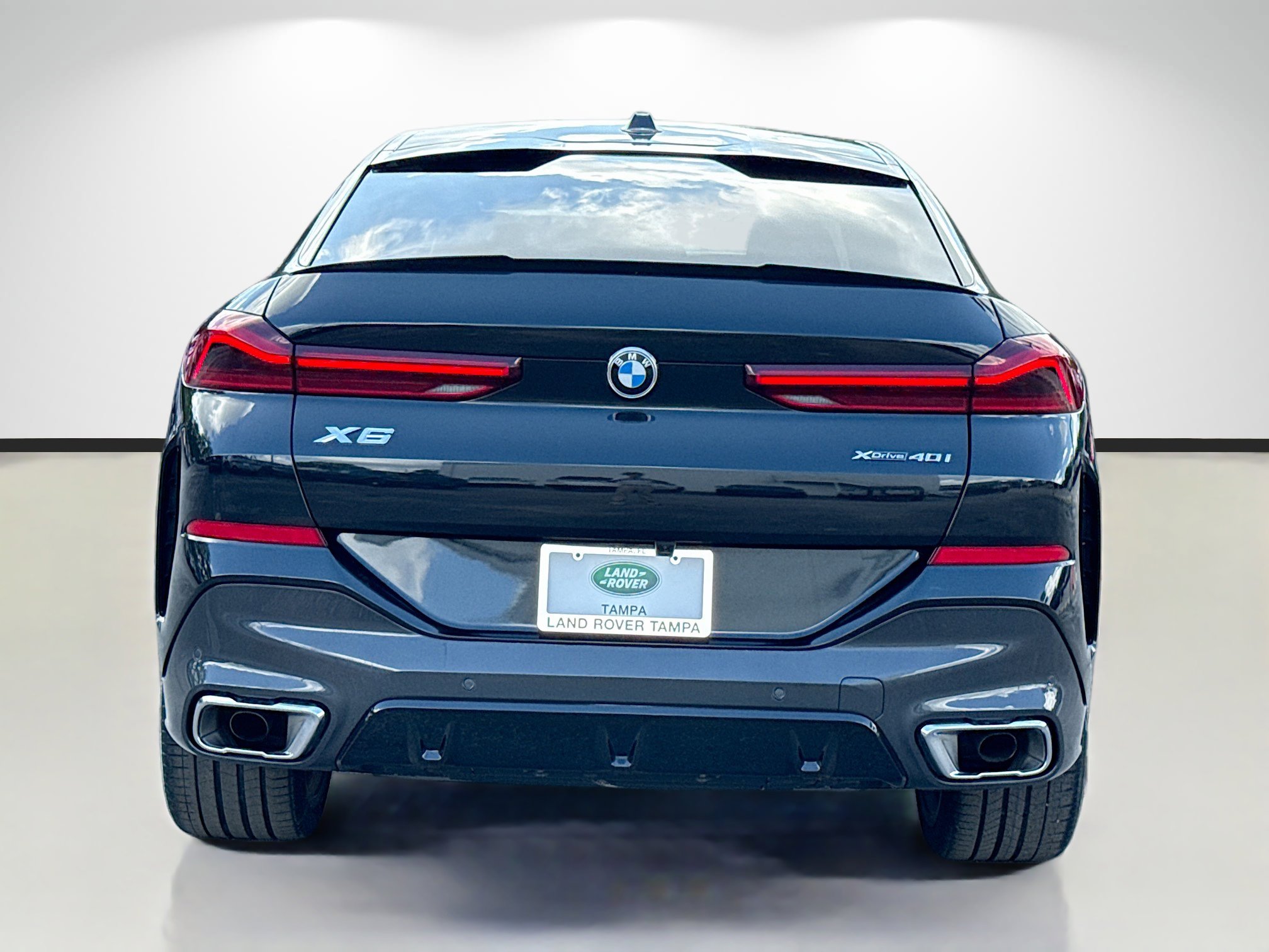 Used 2024 BMW X6 xDrive40i w/ Parking Assistance Package AWD/4WD image 4