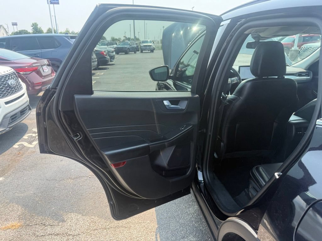 Certified 2024 Ford Escape Platinum AWD/4WD image 36