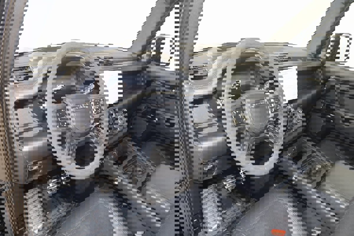 Used 2023 Land Rover Defender 110 V8 image 26