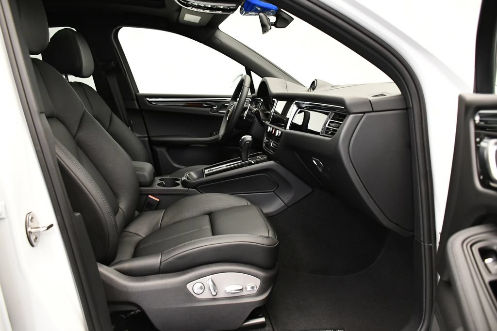 Certified 2026 Porsche Macan AWD/4WD image 50