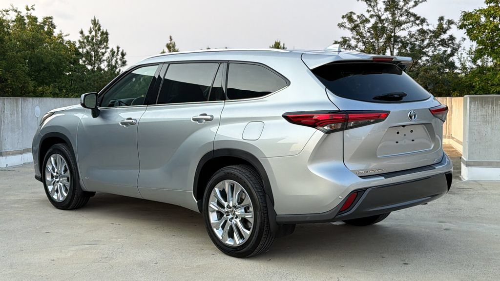 Used 2023 Toyota Highlander Limited AWD/4WD image 3
