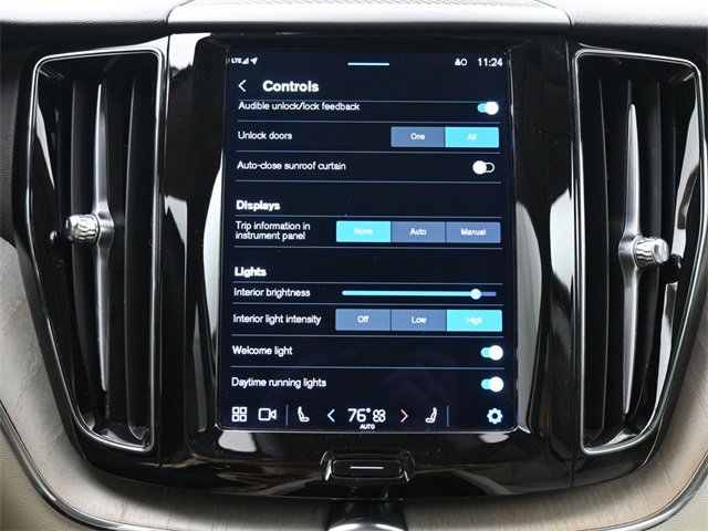 Used 2023 Volvo XC60 B5 Plus w/ Protection Package Premier image 18
