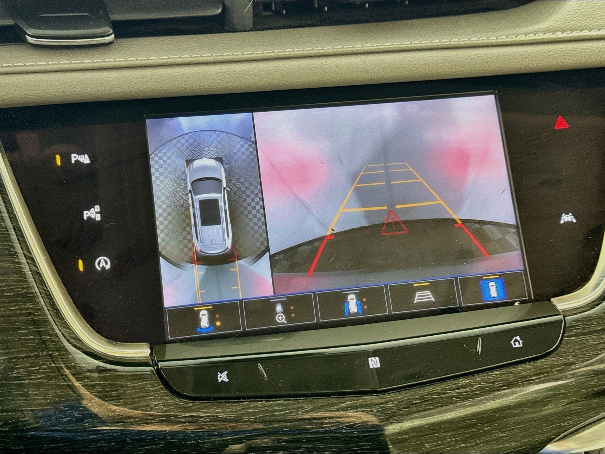Used 2021 Cadillac XT6 Premium Luxury AWD/4WD image 2