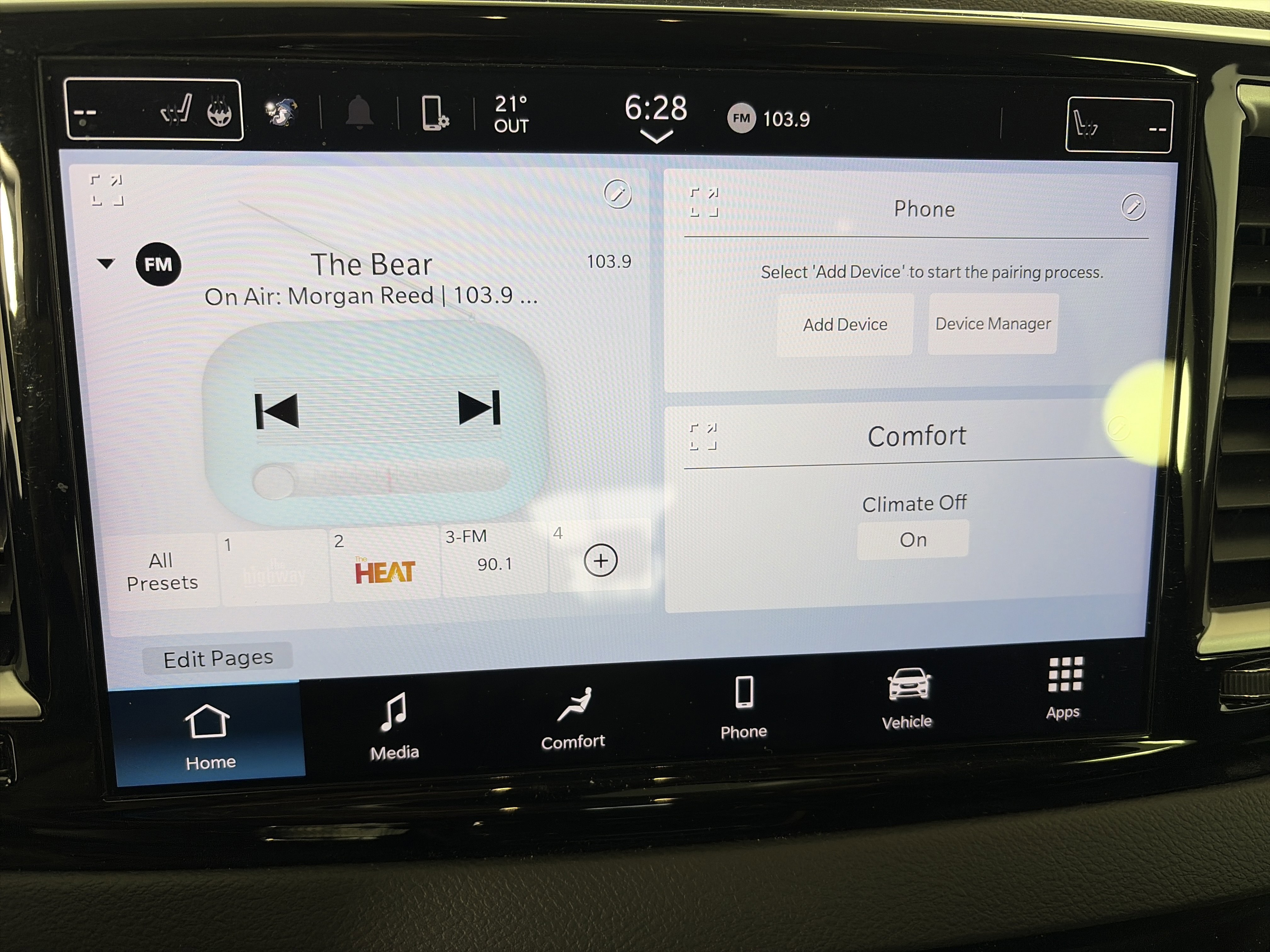 Used 2024 Chrysler Pacifica Touring-L image 18