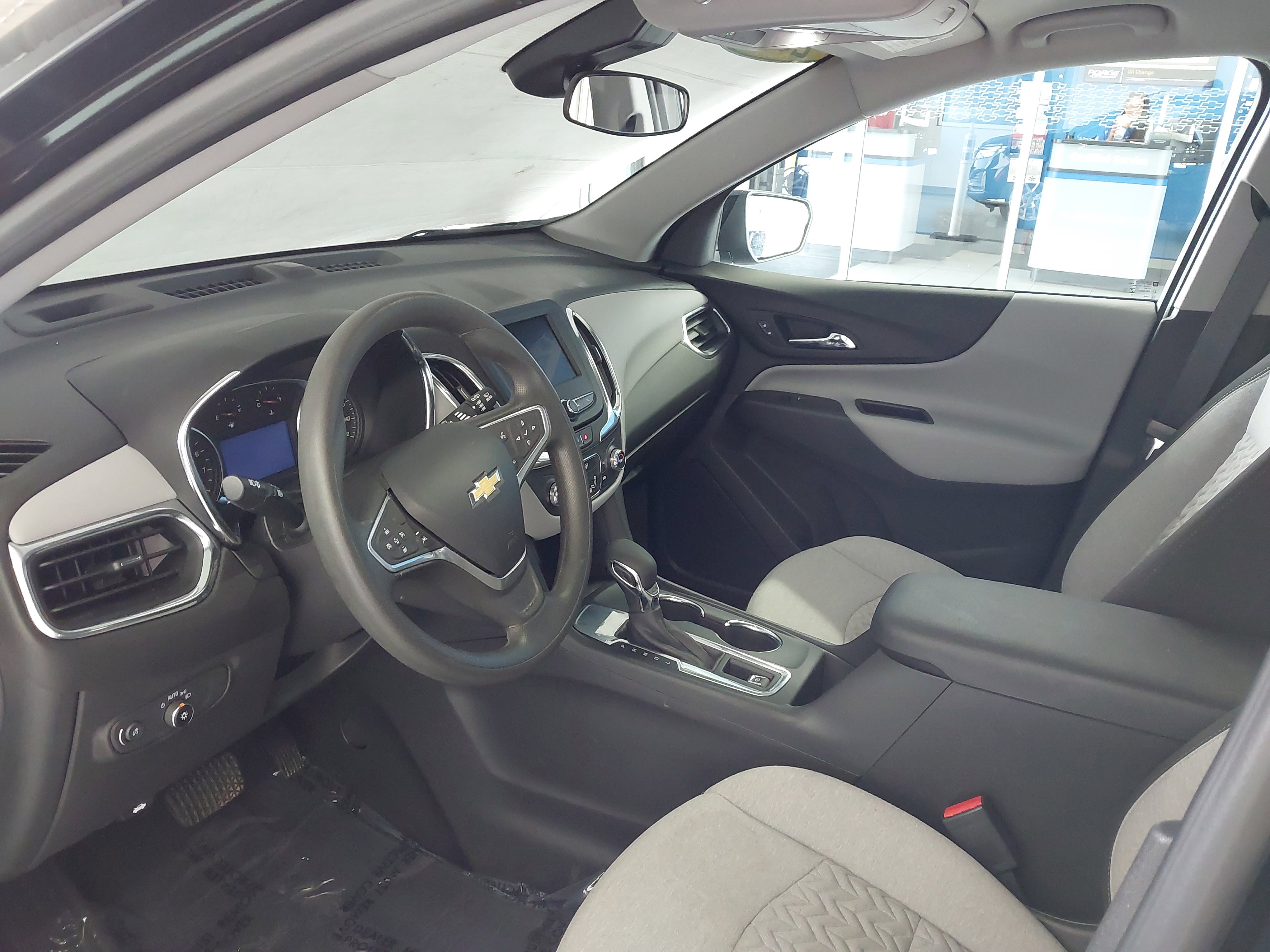 Used 2023 Chevrolet Equinox LT FWD image 2