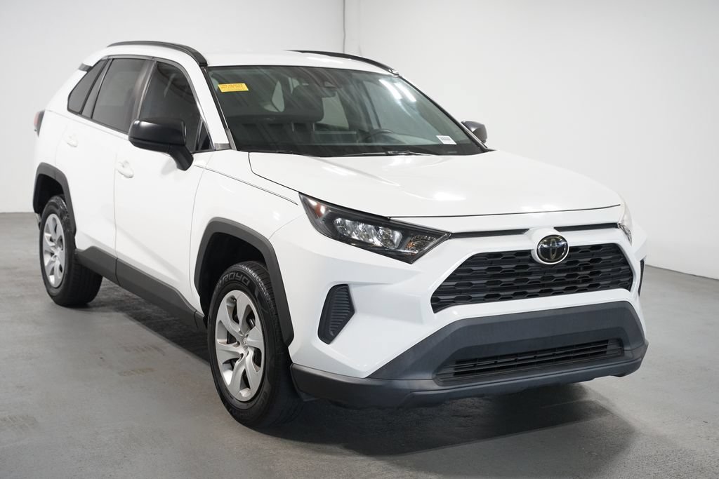 Used 2021 Toyota RAV4 LE FWD image 3