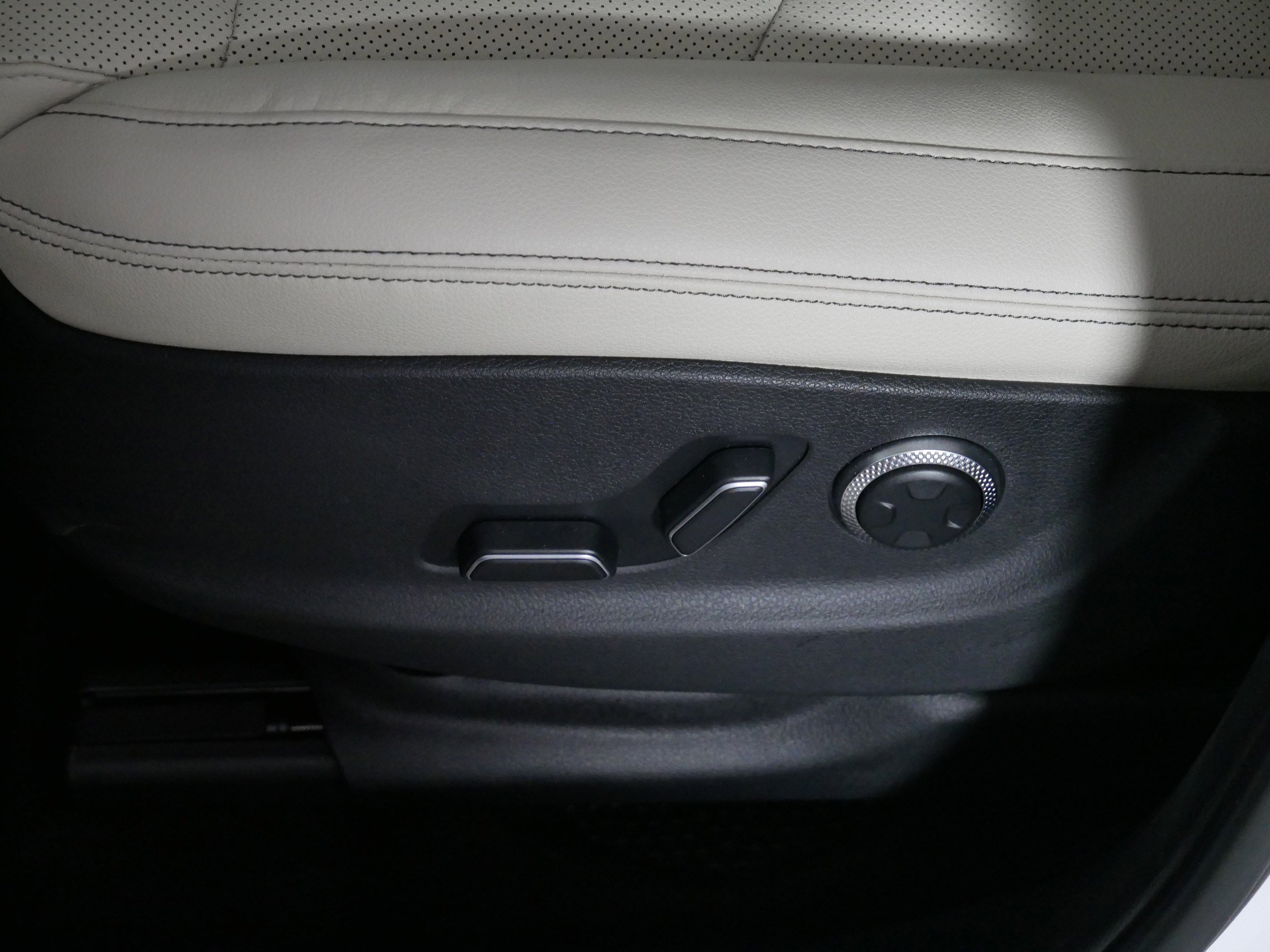 Used 2025 Genesis GV70 2.5T w/ Select Package AWD/4WD image 20