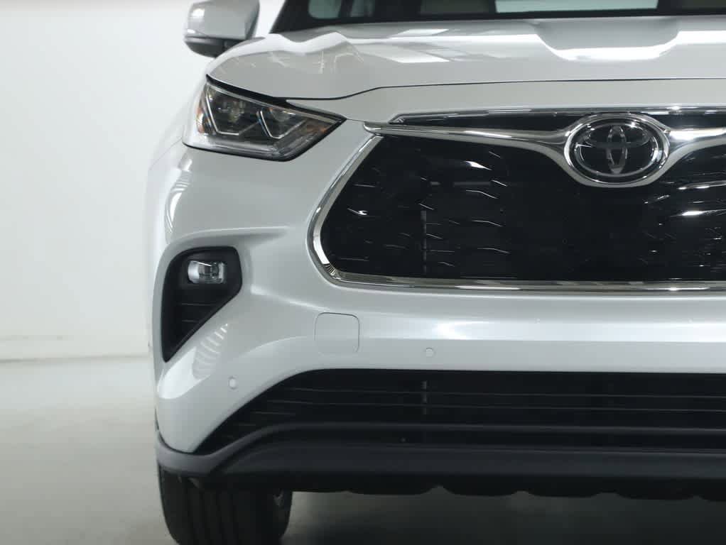 Used 2024 Toyota Highlander Limited AWD/4WD image 6