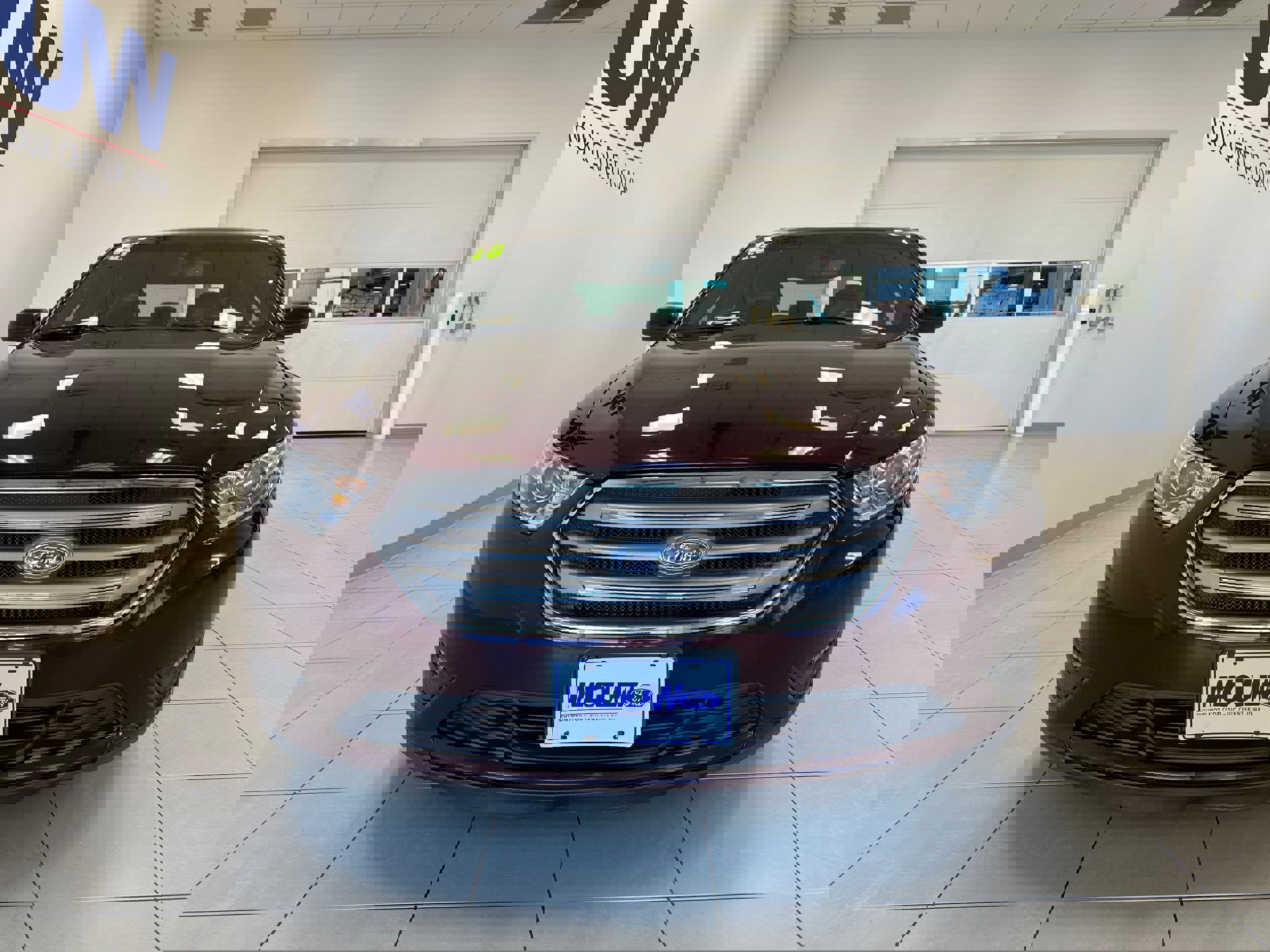 Used 2018 Ford Taurus SEL w/ Equipment Group 201A image 3