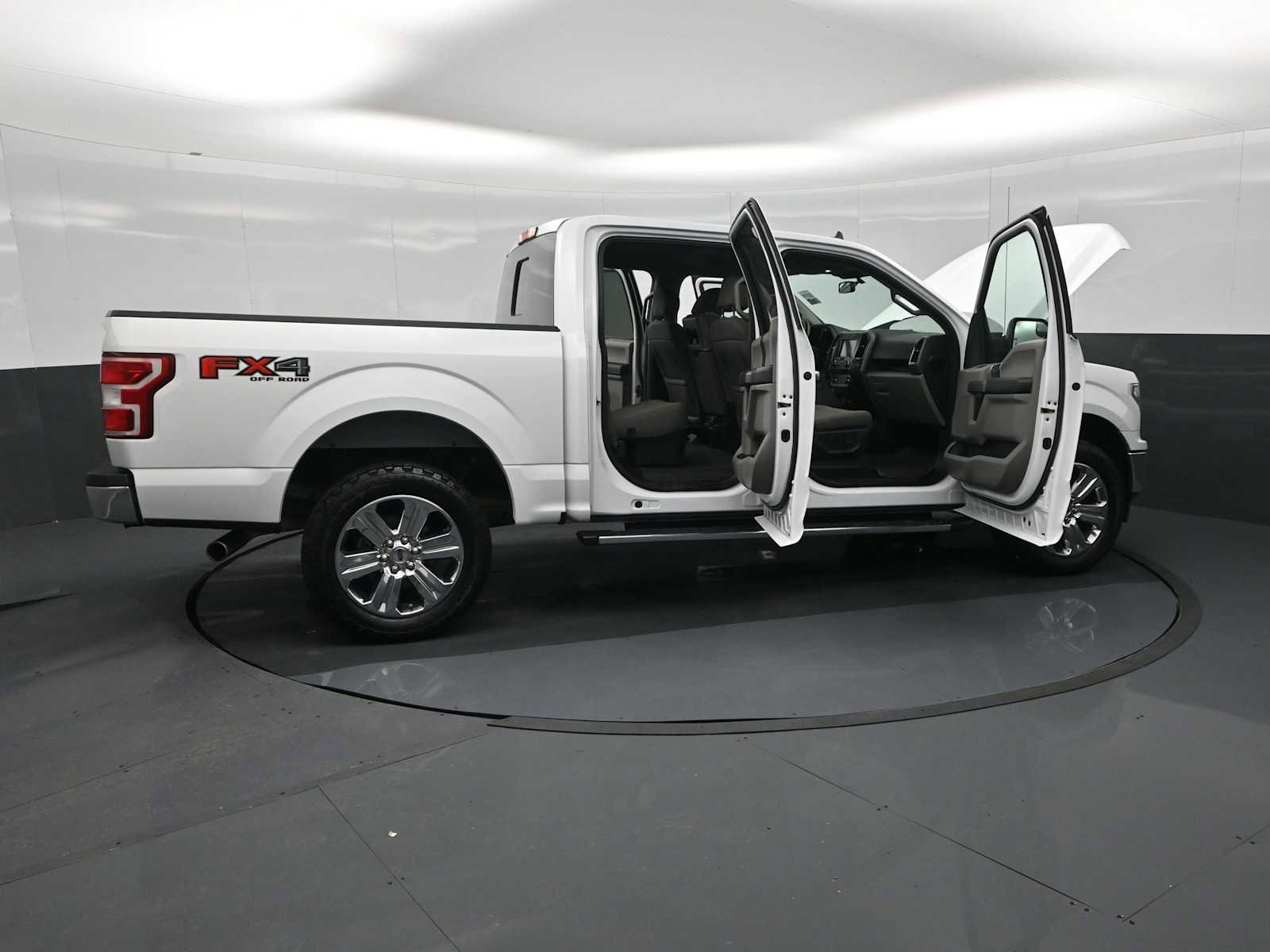 Used 2019 Ford F150 XLT w/ Equipment Group 302A Luxury AWD/4WD image 28