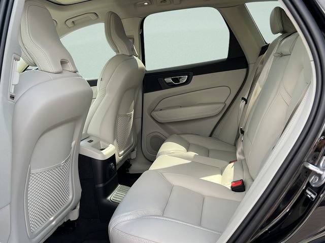 New 2026 Volvo XC60 T8 Ultra w/ Protection Package Premier AWD/4WD image 9