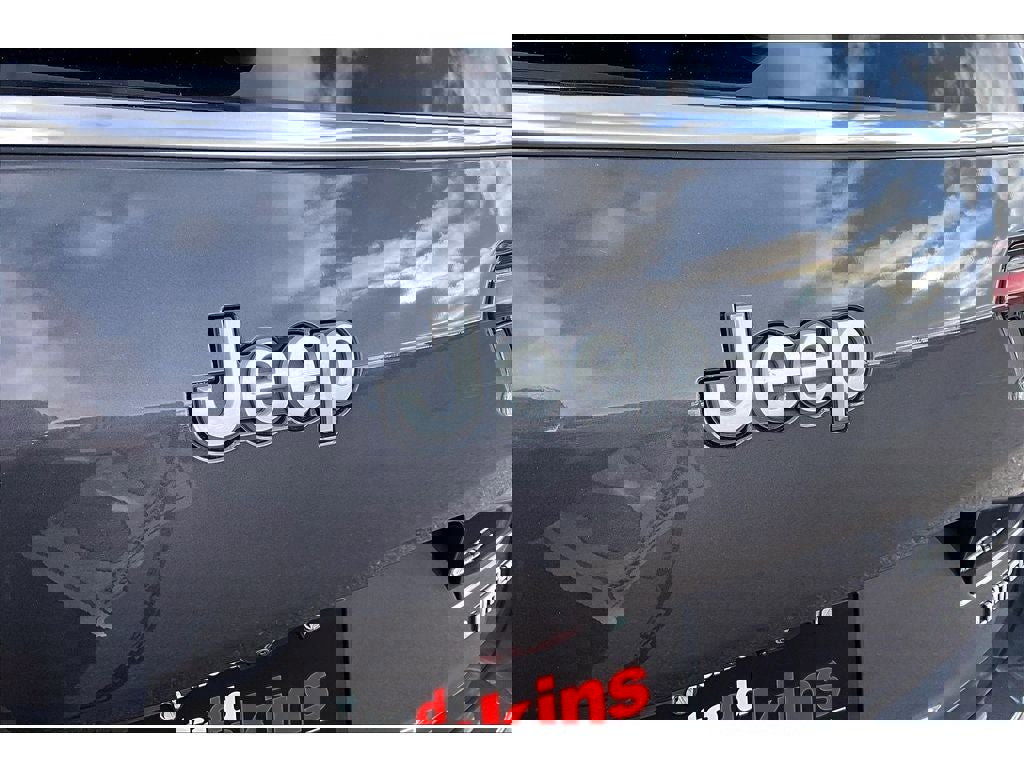 Used 2025 Jeep Grand Cherokee L Limited w/ Luxury Tech Group II image 35