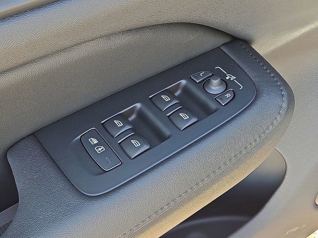 New 2026 Volvo V60 B5 Cross Country Plus w/ Protection Package Premier image 23