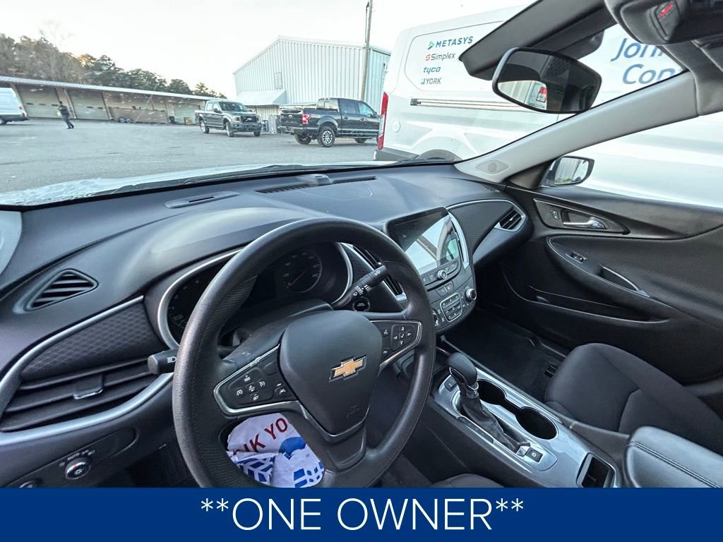 Used 2024 Chevrolet Malibu LT image 2