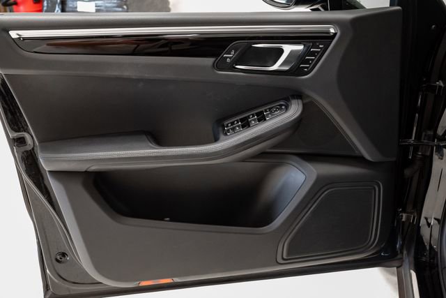 Used 2023 Porsche Macan image 8