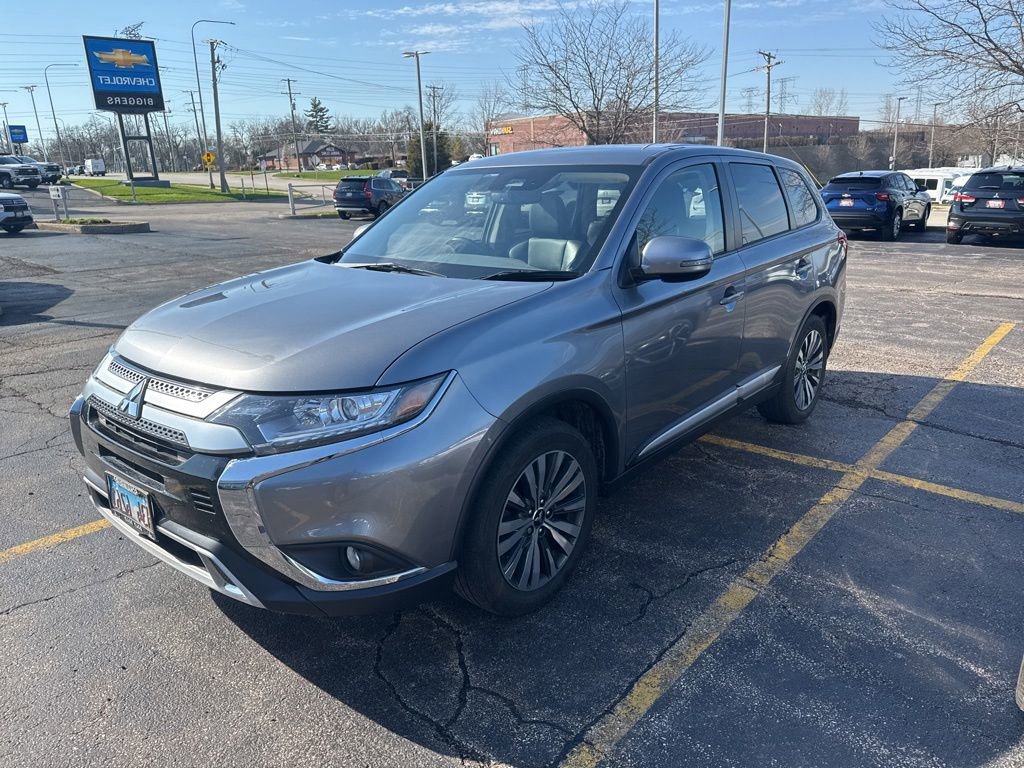 Used 2020 Mitsubishi Outlander SE image 2