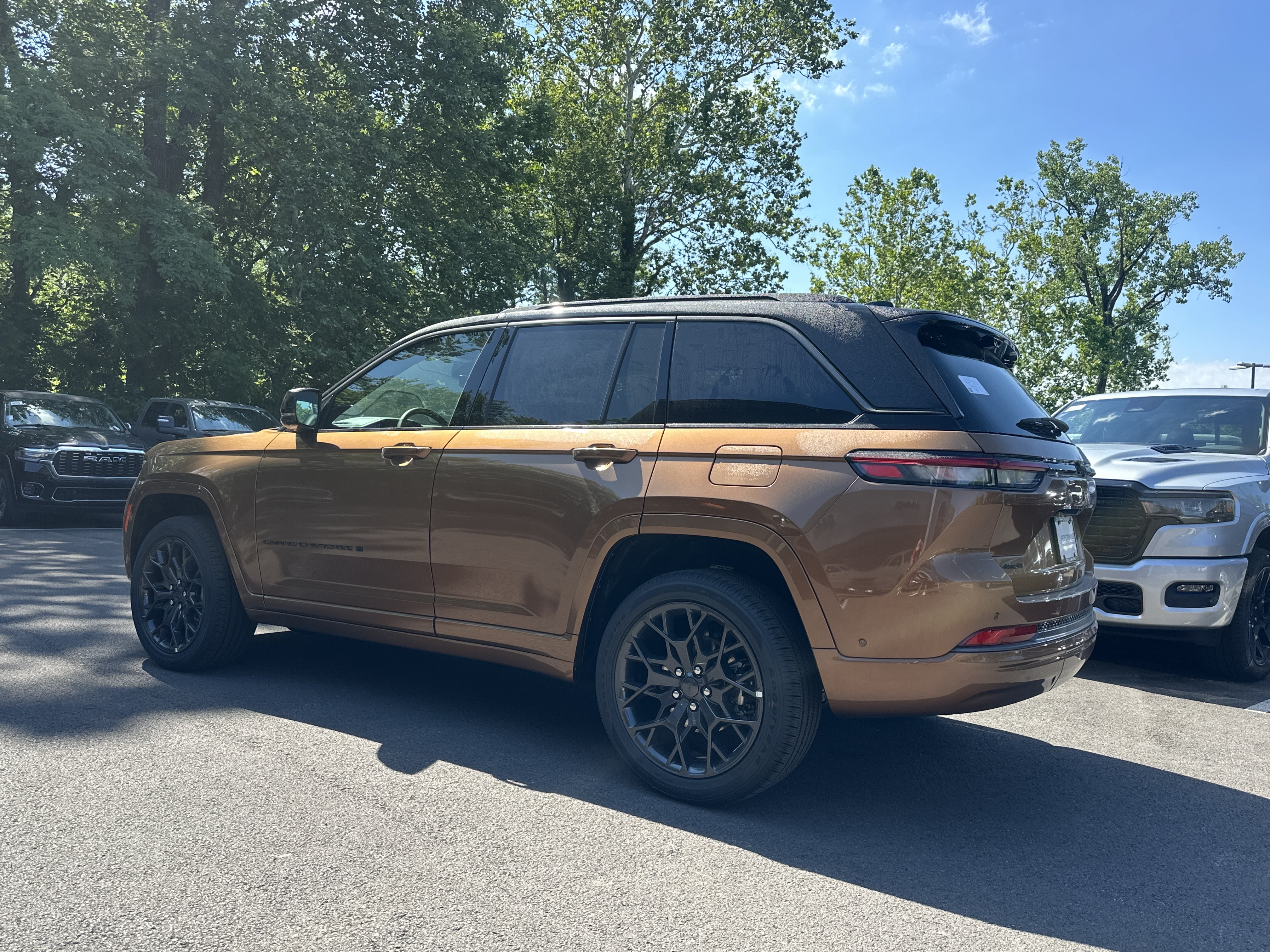 New 2026 Jeep Grand Cherokee Summit w/ Obsidian Package AWD/4WD image 26