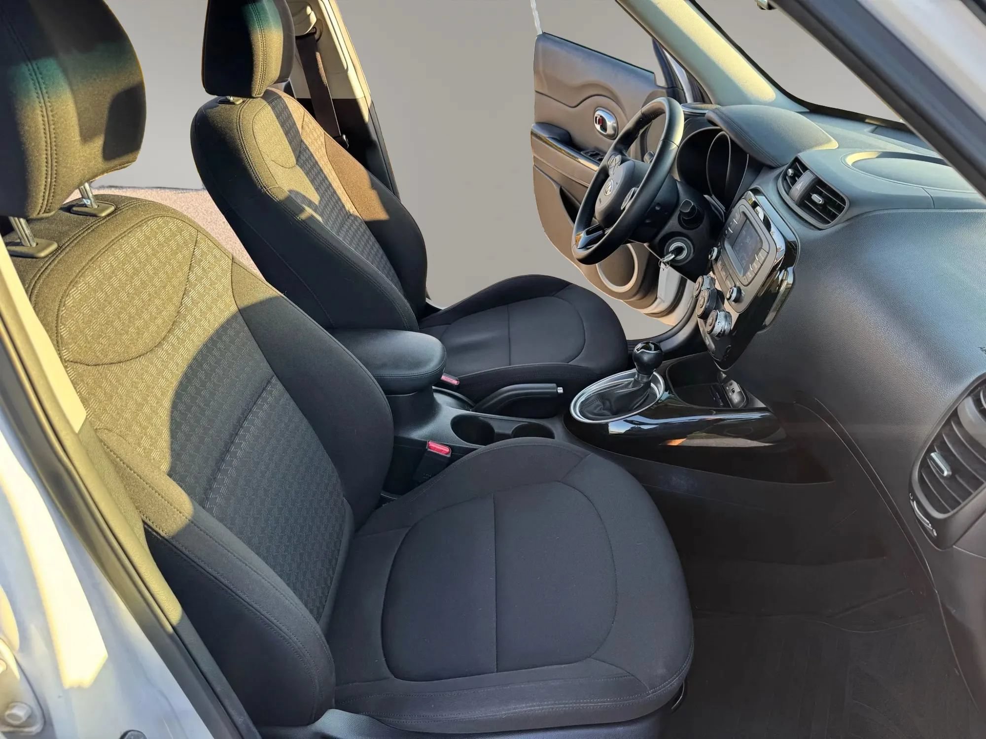 Used 2014 Kia Soul ! FWD image 10