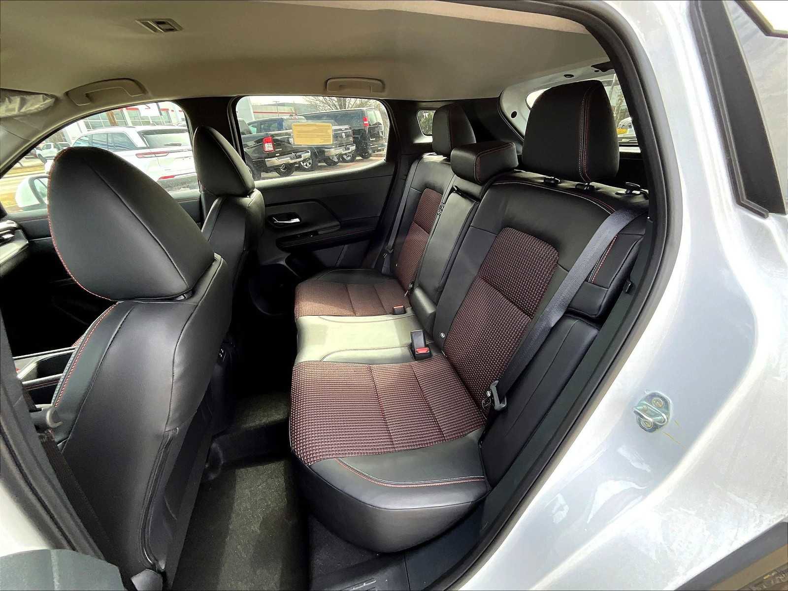 New 2025 Nissan Kicks SR image 15