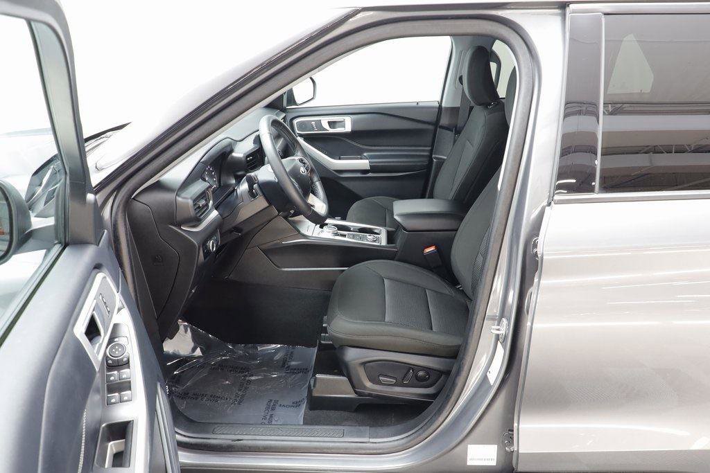 Used 2024 Ford Explorer XLT image 6