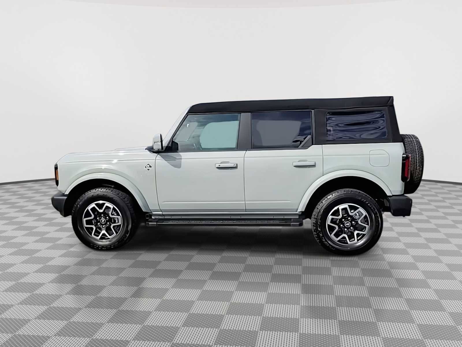 Used 2024 Ford Bronco Outer Banks image 5