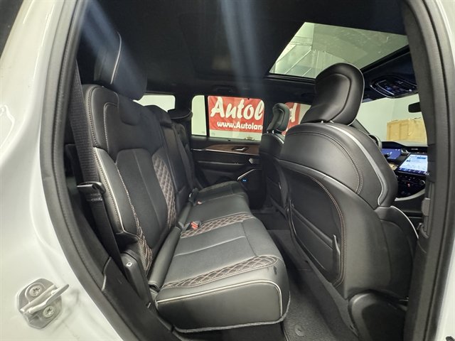 Used 2022 Jeep Grand Cherokee Summit AWD/4WD image 13