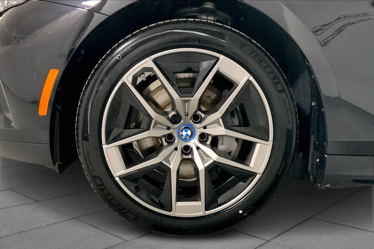 Used 2024 BMW i5 eDrive40i w/ Premium Package RWD image 11