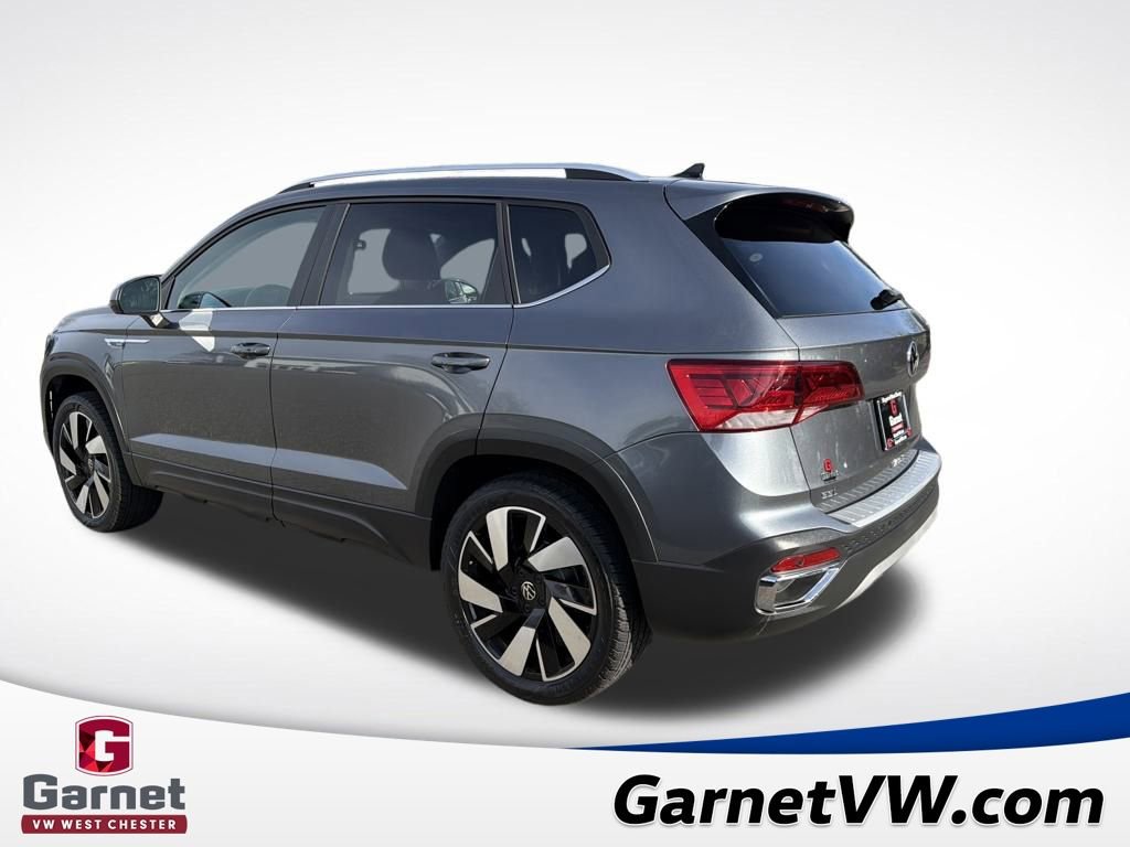 Certified 2024 Volkswagen Taos SEL image 3