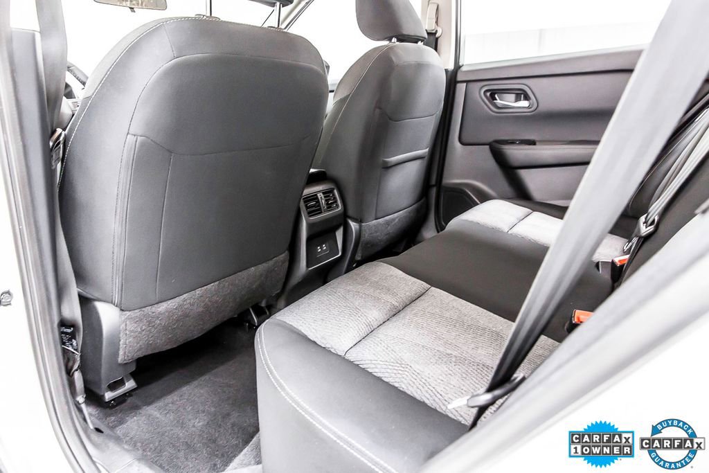 Used 2025 Nissan Rogue SV image 30