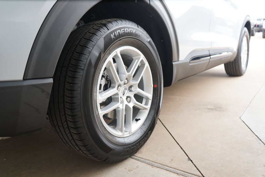 New 2026 Ford Explorer Active RWD image 9