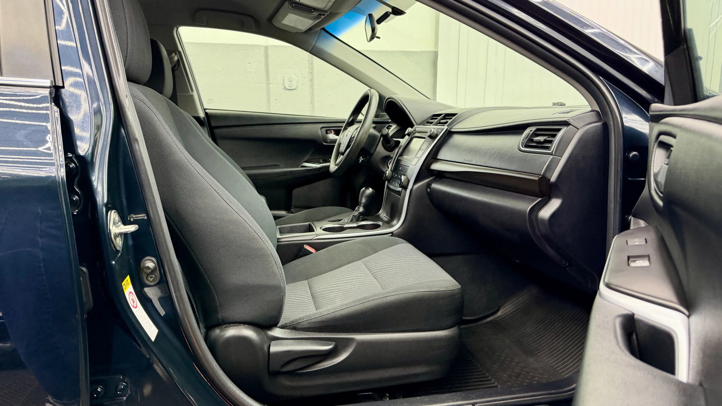 Used 2017 Toyota Camry LE image 11