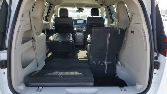 Certified 2024 Chrysler Pacifica Touring-L image 28