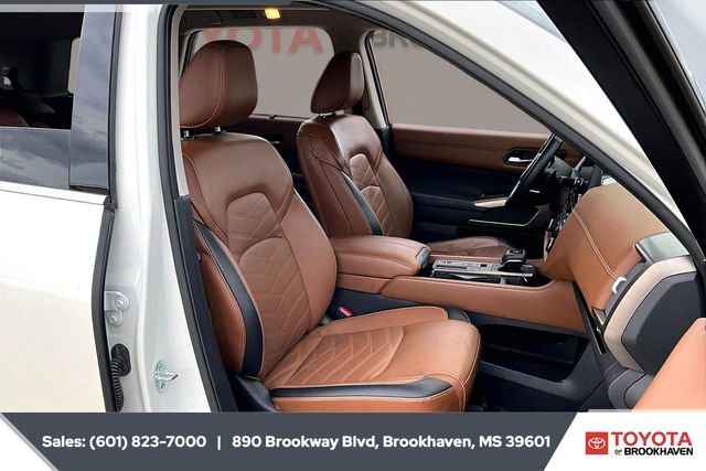 Used 2023 Nissan Pathfinder Platinum w/ Lighting Package (N93) image 6