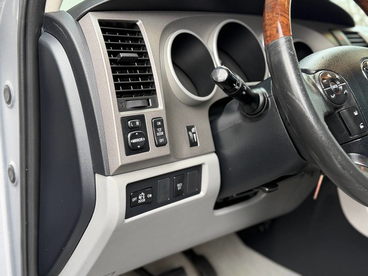 Used 2008 Toyota Tundra SR5 AWD/4WD image 9