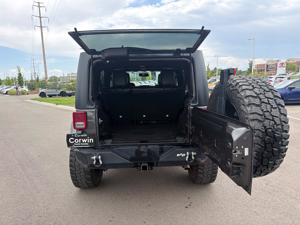 Used 2016 Jeep Wrangler Unlimited Sahara w/ Connectivity Group AWD/4WD image 16