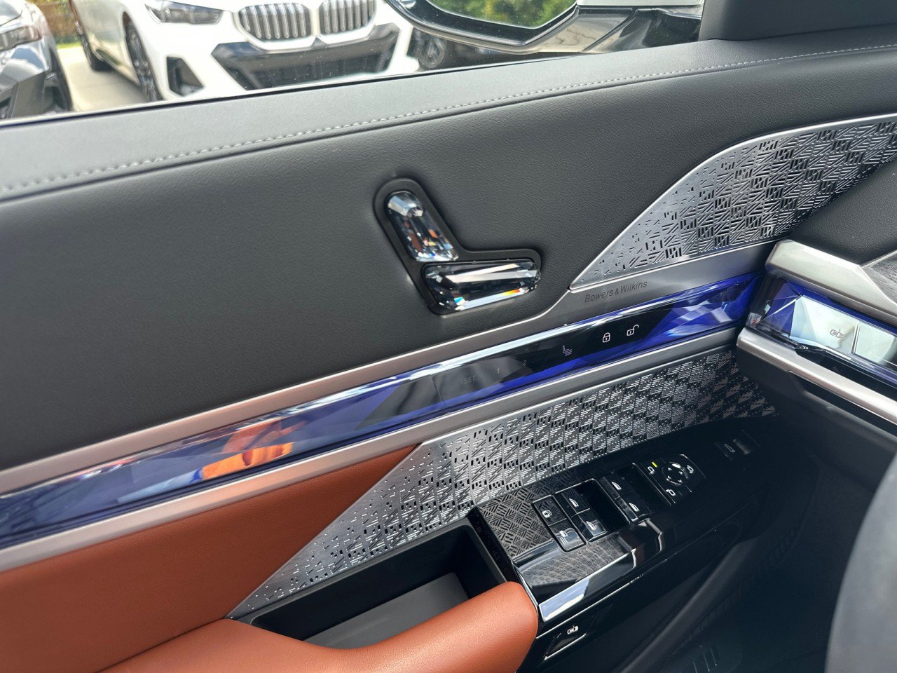 Used 2025 BMW 740i w/ Executive Package RWD image 30