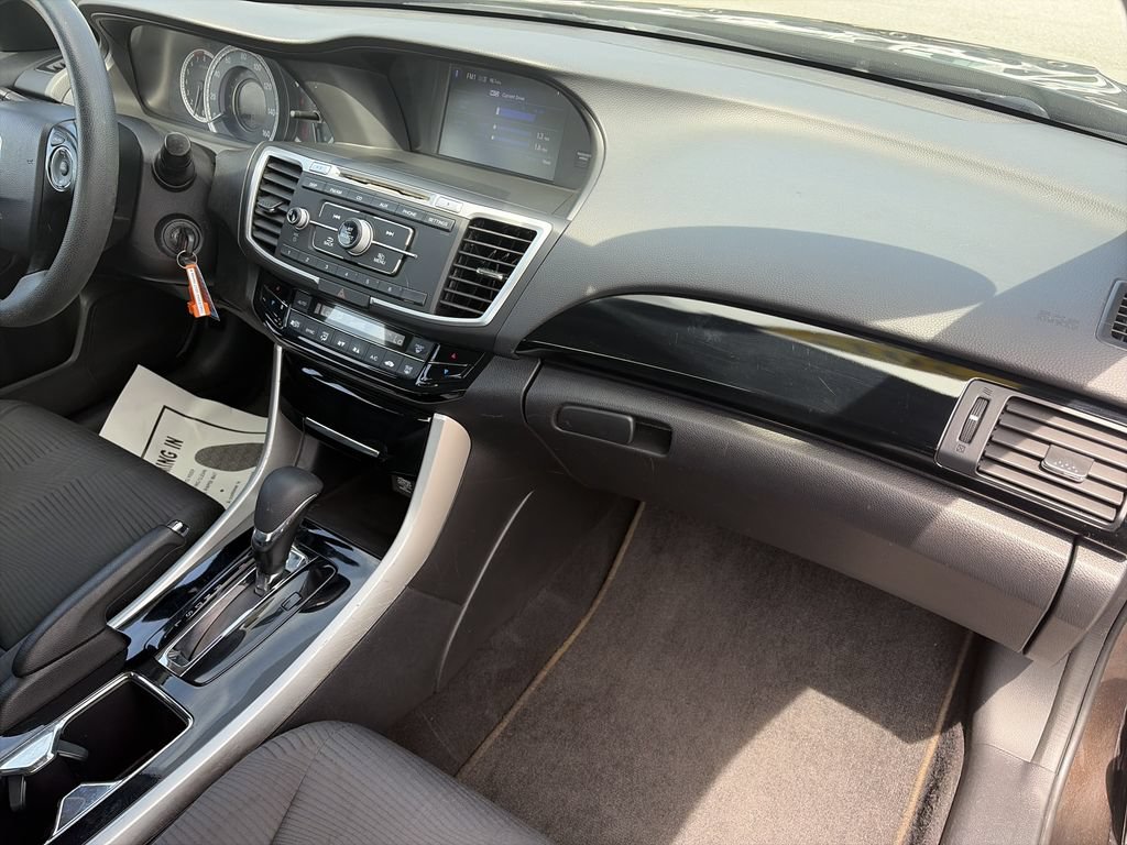 Used 2017 Honda Accord LX image 29
