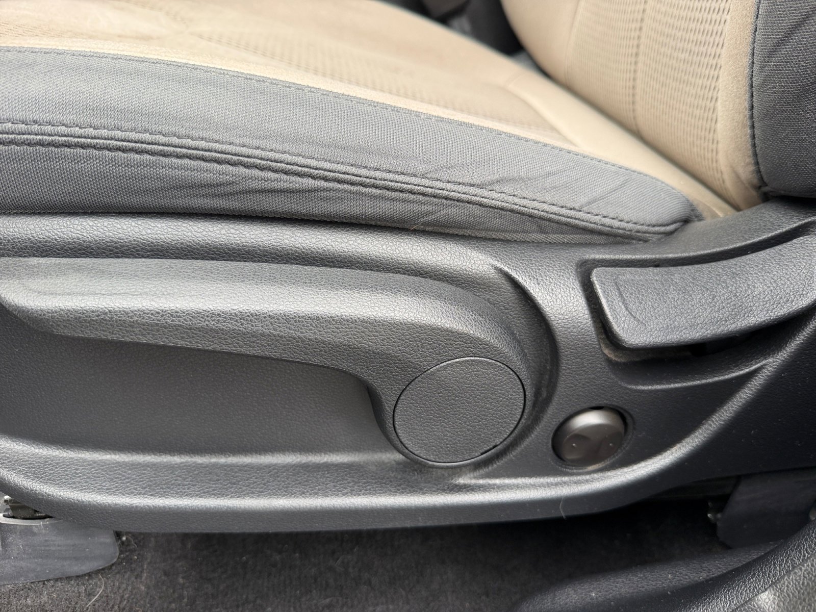Used 2019 Hyundai Santa Fe SE FWD image 14