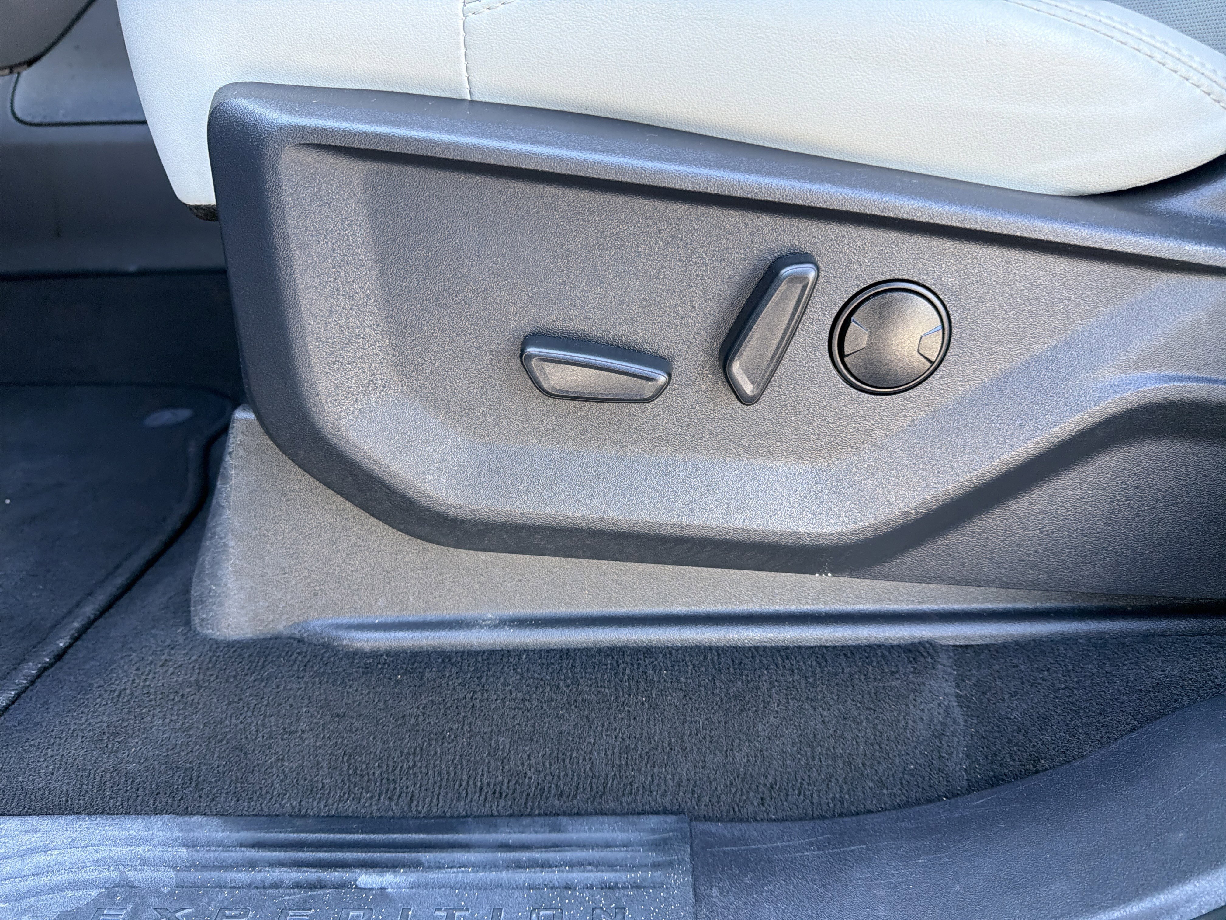 Certified 2025 Ford Expedition Platinum AWD/4WD image 35