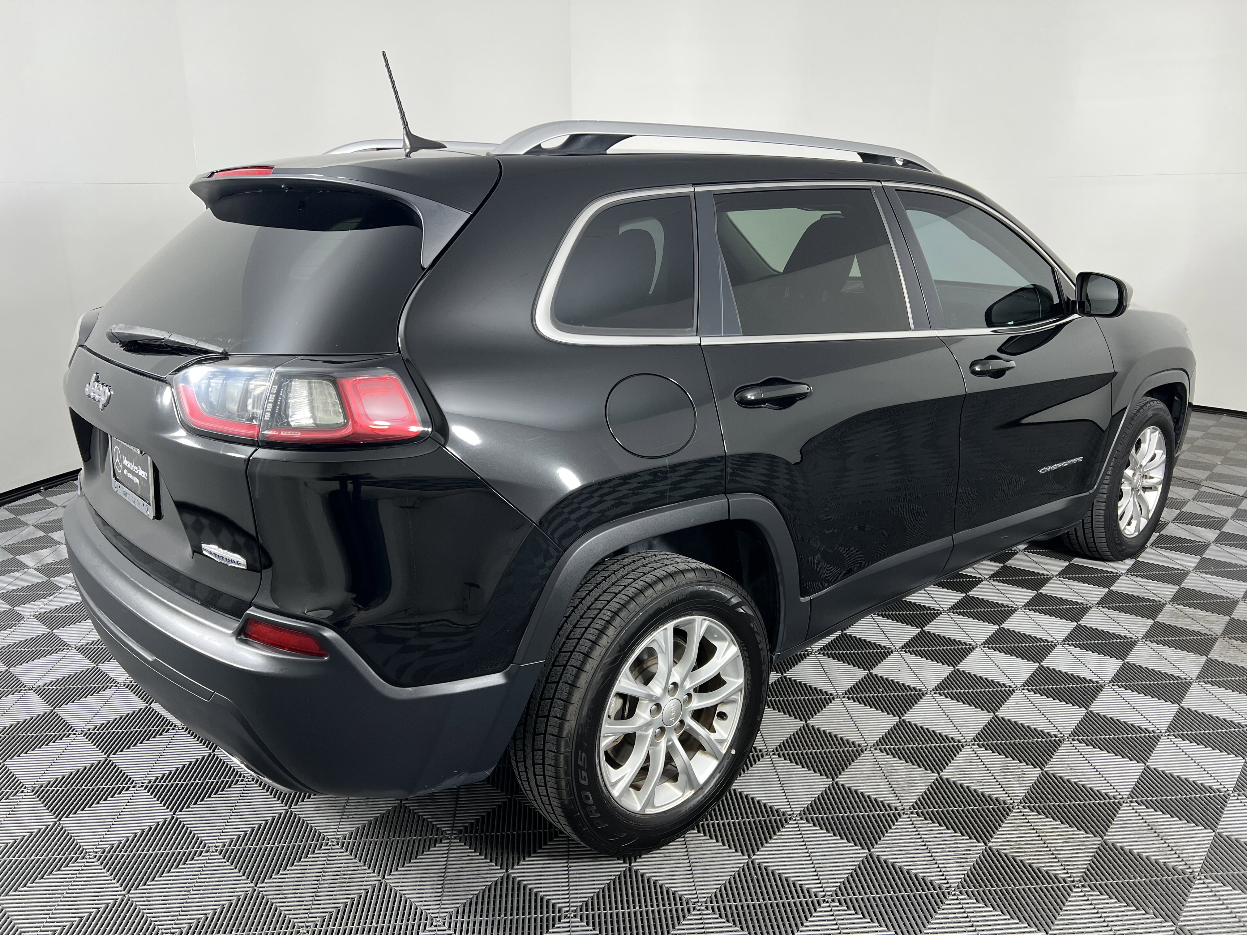 Used 2019 Jeep Cherokee Latitude w/ Popular Appearance Group image 13