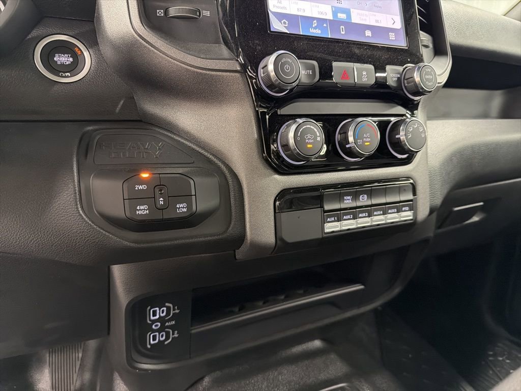 New 2026 RAM 3500 4x4 Crew Cab DRW image 18