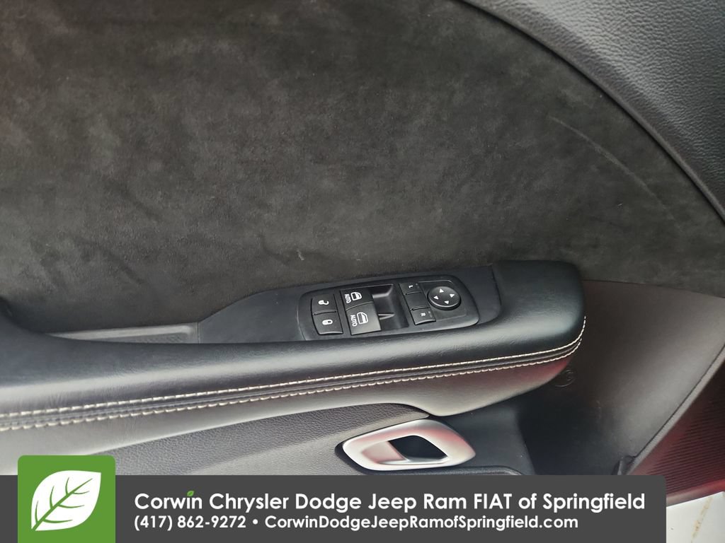 Used 2015 Dodge Challenger SRT RWD image 20