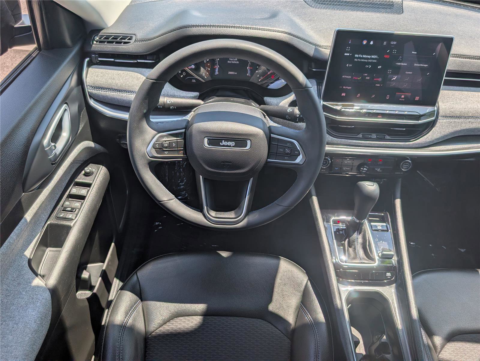 Used 2022 Jeep Compass Latitude AWD/4WD image 17