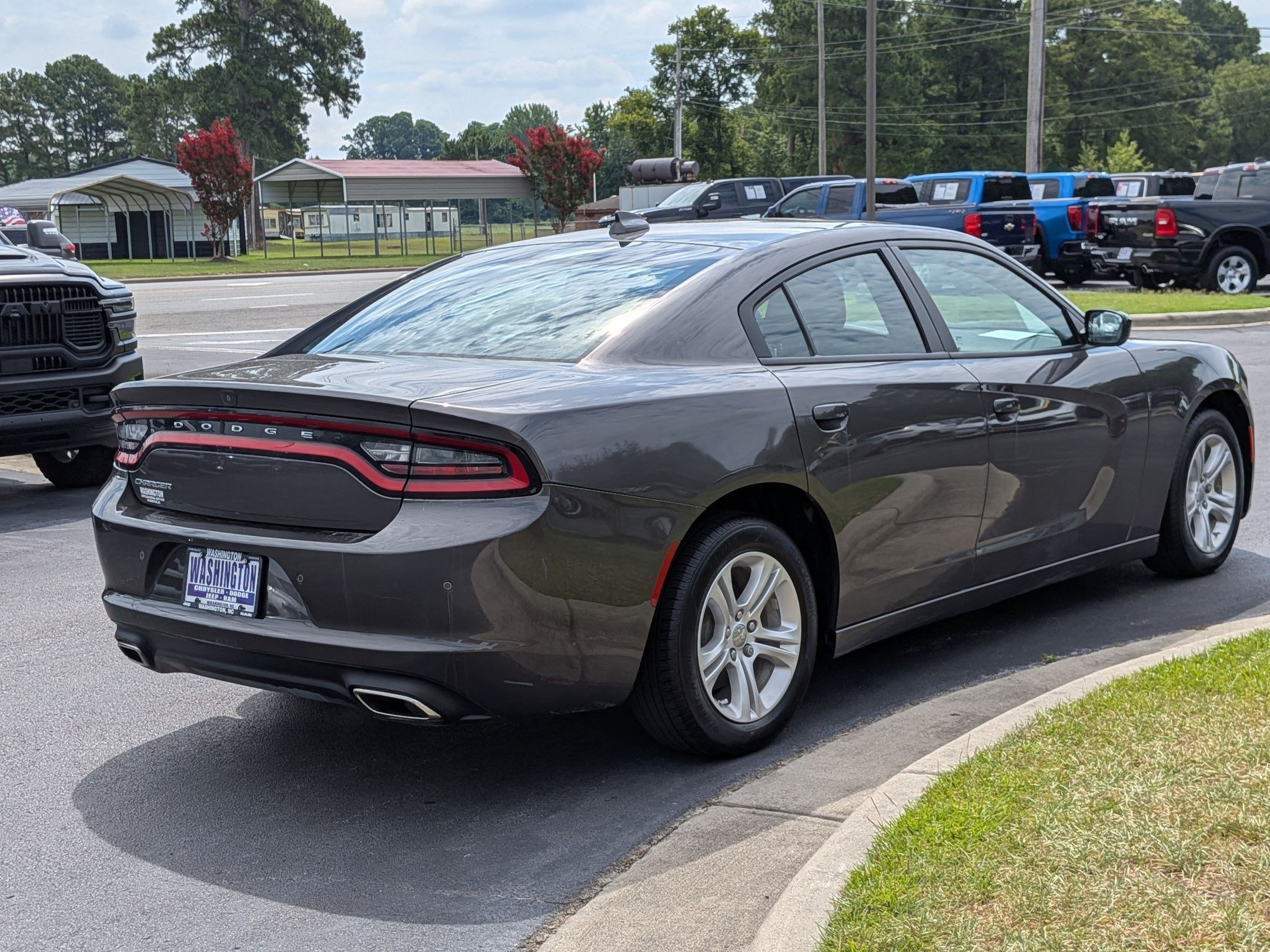 Used 2023 Dodge Charger SXT w/ Cold Weather Package RWD image 5